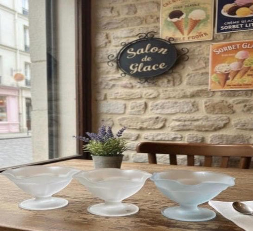 1950s Frosted Glass Tulip Dessert Bowls, Set of 3/ Vintage Retro / Ice Cream Bowls