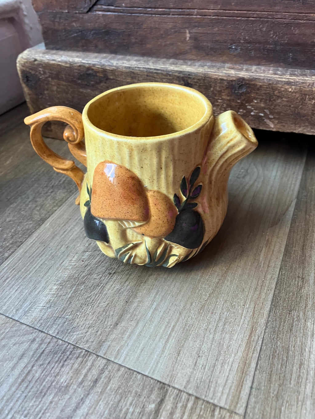 Arnels Ceramic Mushroom Creamer / 1970’s 3D Mushroom Pitcher