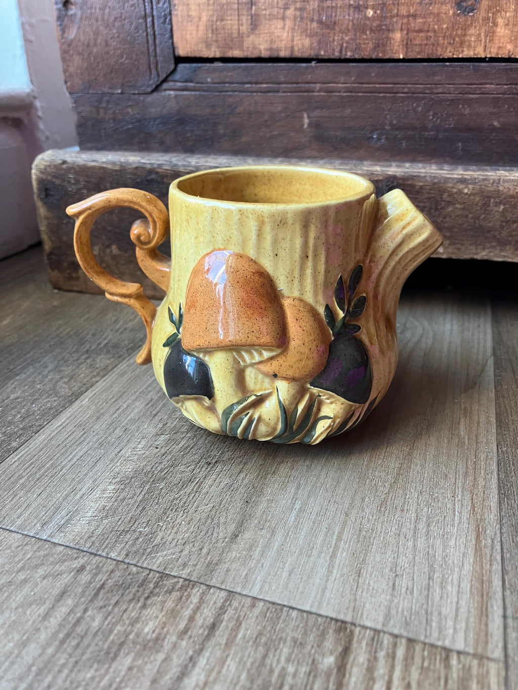 Arnels Ceramic Mushroom Creamer / 1970’s 3D Mushroom Pitcher